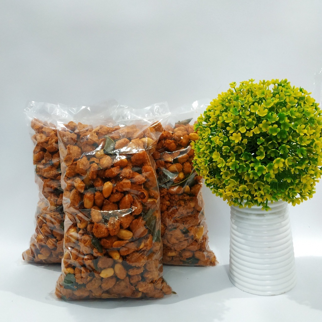 

KACANG THAILAND DAUN JERUK 500 GRAM - Kacang Thailand Crispy/Pedas Manis/Daun Jeruk/Premium/Spesial/Grosir Termurah
