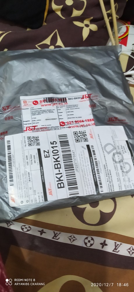 Blazer Batik Motif Monochrome Garis