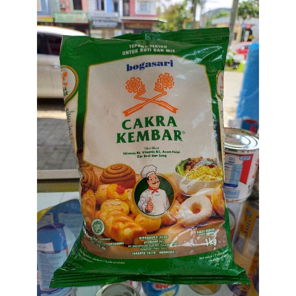 TEPUNG TERIGU CAKRA KEMBAR 1 KG / TEPUNG CAKRA KEMBAR 1 KG FREE BUBBEL WRAP