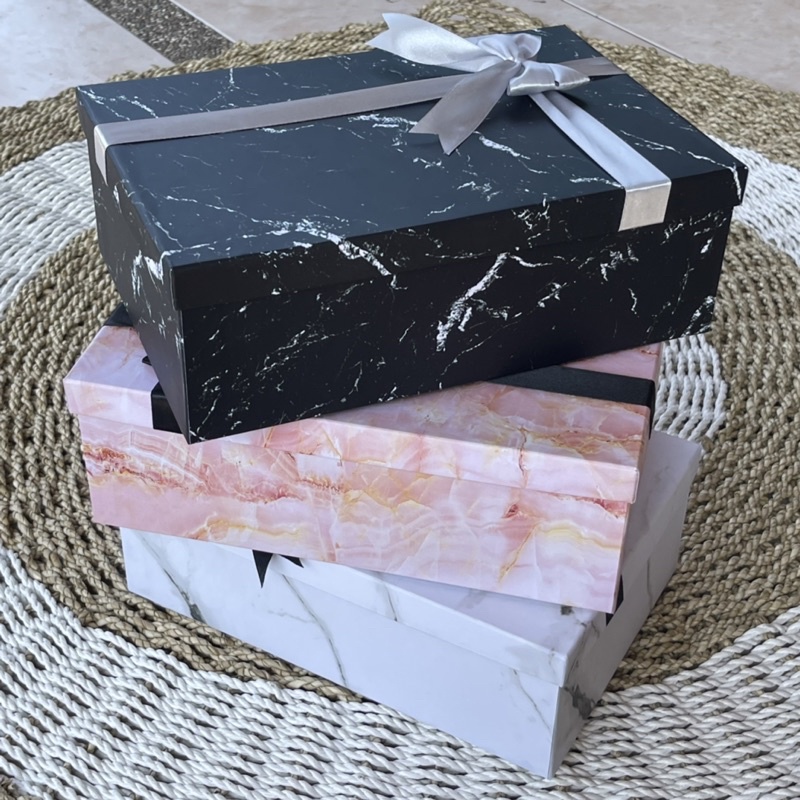 

KOTAK KADO / GIFT BOX / BOX KADO MARBLE (Gift Box Aesthetic Ukuran 20x30x10 cm