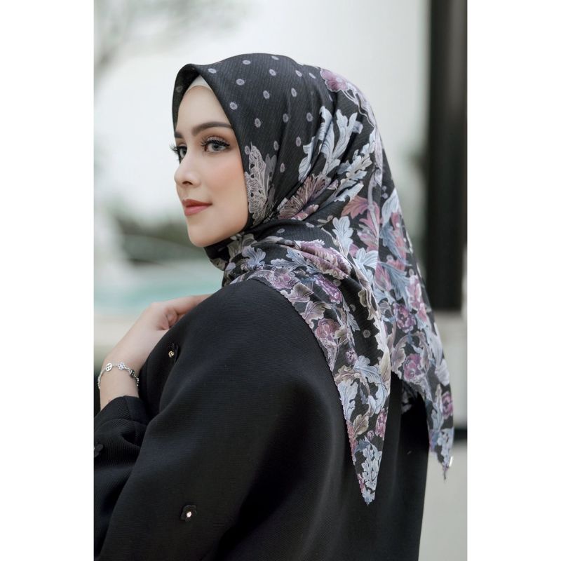 Buttonscarves Royale Black