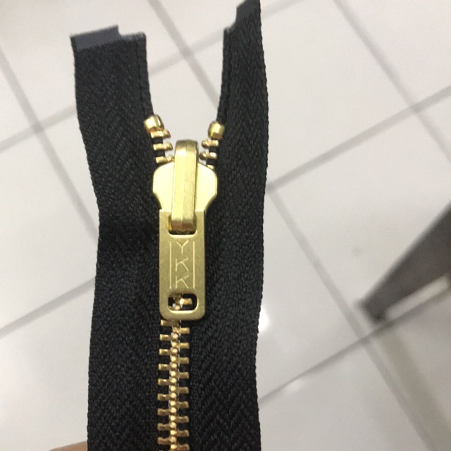 Resleting jaket kuningan YKK uk 70 cm hitam