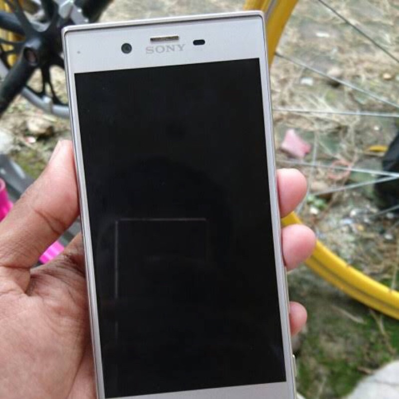 sony xperia xzs second 4/64 GB No Minus