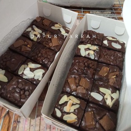 

BROWNIES SEKAT ISI 10 POTONG