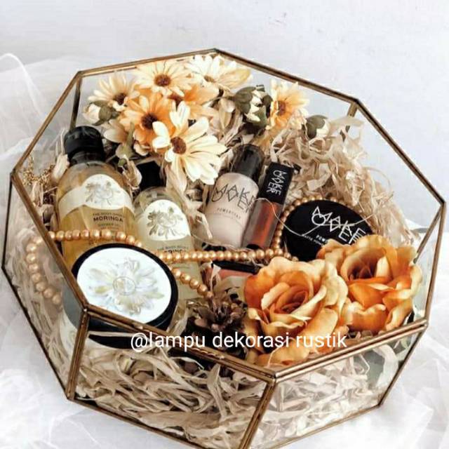 

Box hantaran /seserahan