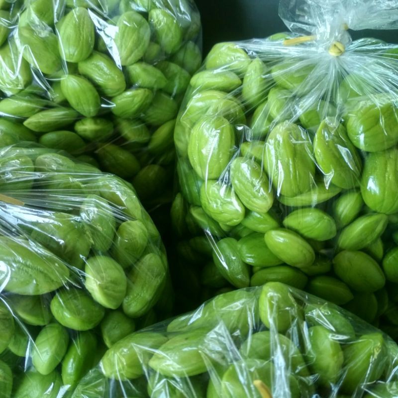 

buah Pete kupas cocok untuk sambel