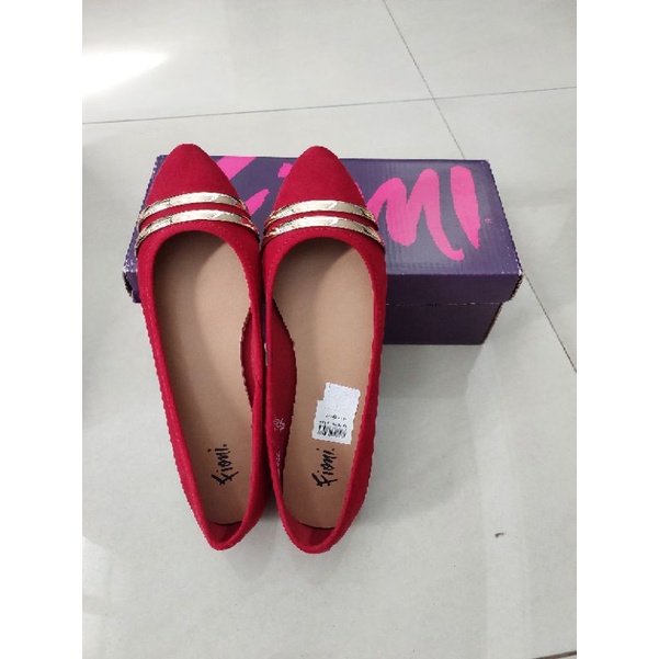 sepatu flat merah no 37. beli dr payless
