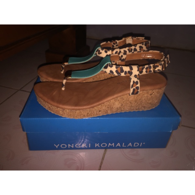 SANDAL WEDGES YONGKI KOMALADI