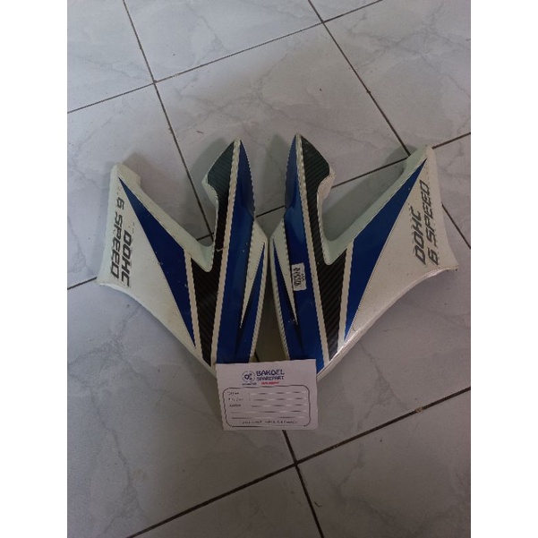 sayap tangki old cb150r putih strip biru 2013 original