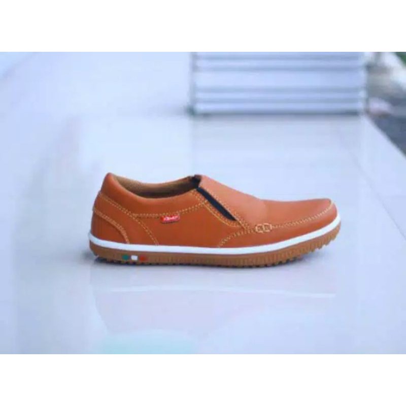 Sepatu joemen slip on j21