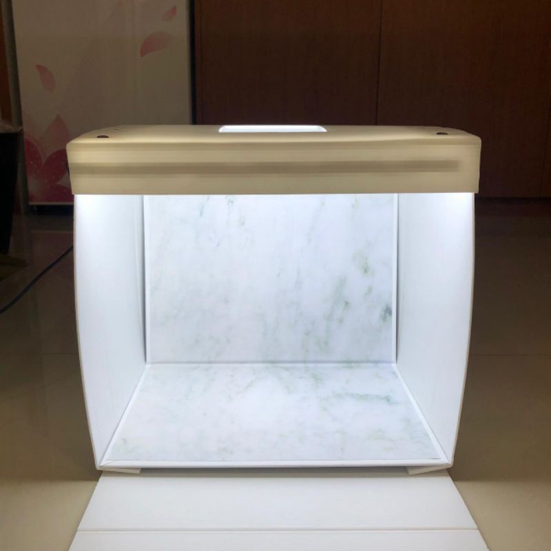 

Mini Studio Box Foto Uk. A3 ( 31 x 30 x 24 cm ) Sudah Termasuk Motif marmer putih