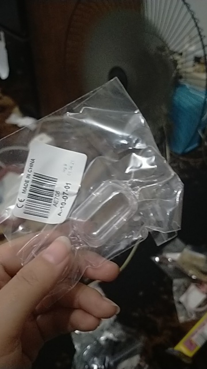 1pc Kotak Organizer Perhiasan / Anting / Pil Mini Portable Bentuk Permen Transparan Untuk Travel
