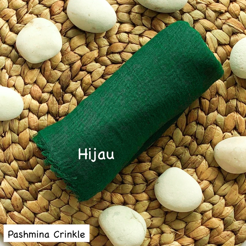 Pashmina crinkle Part 1 Hijab pasmina kusut Lavanya By Azzara-Hijau