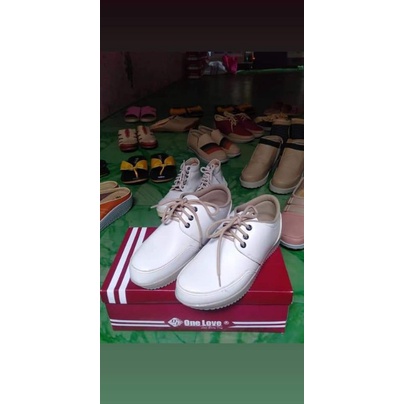 Sepatu Sneaker Wanita Cewe One Love Original Trendy Kekinian