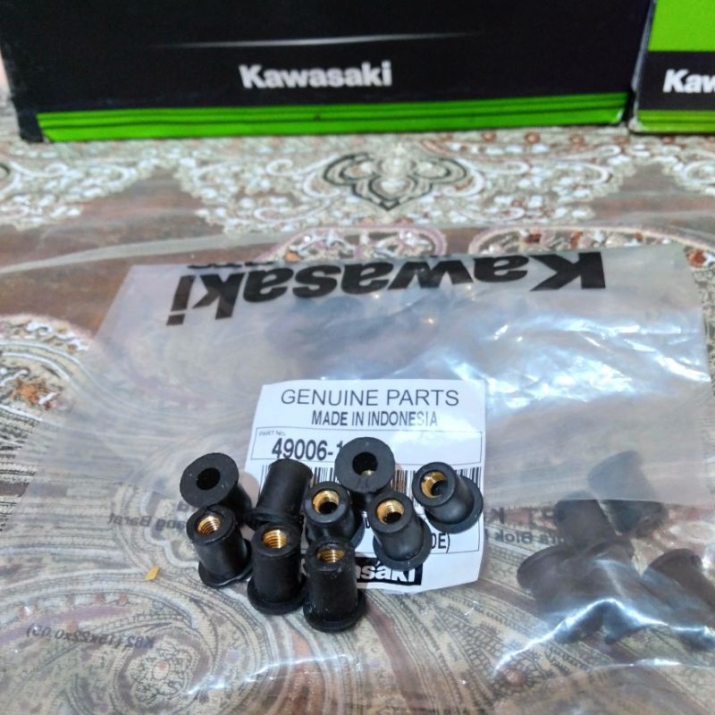 MUR KARET WINDSHIELD FAIRING VISOR NINJA RR OLD/ZX R SS SATUAN