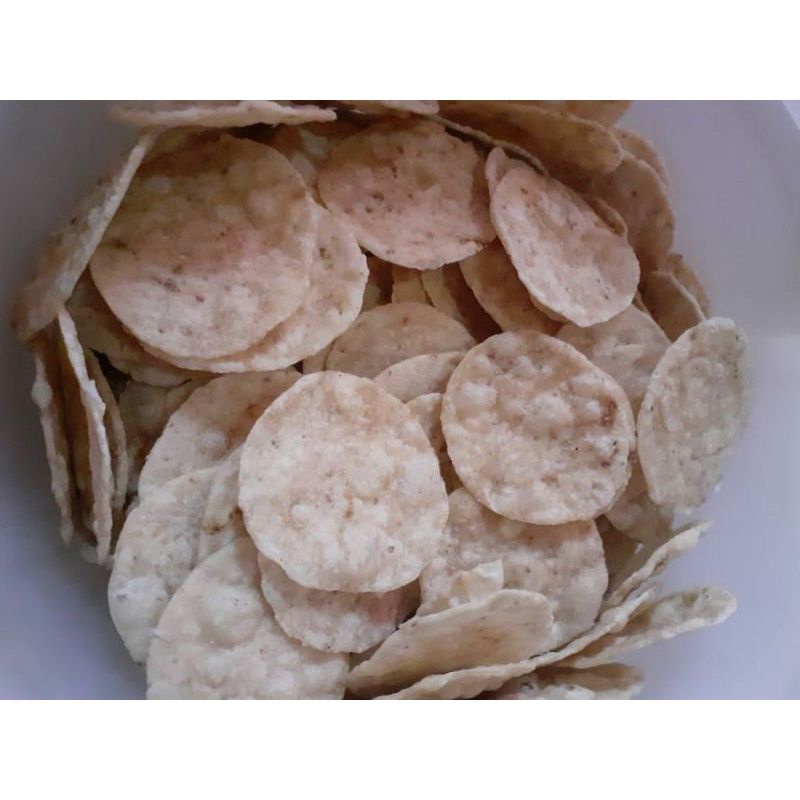 

kripik empek_mpek ikan khas pasean free sambal