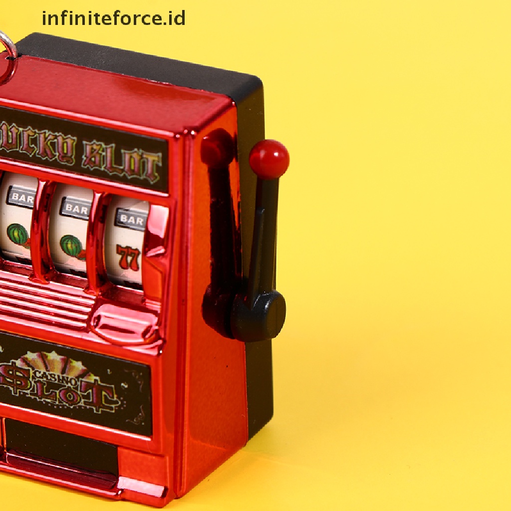 Infiniteforce.id Gantungan Kunci Mesin Slot Mini Untuk Hadiah Anak