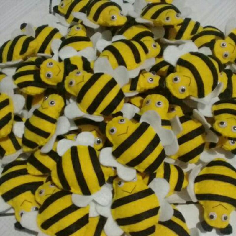 boneka aplikasi karakter/souvenir/gantungan kunci/aplikasi boneka flanel lebah