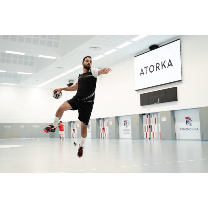 ATORKA Bola Tangan Pria Ukuran 3 H500 - Hitam/Abu-abu - 8553814