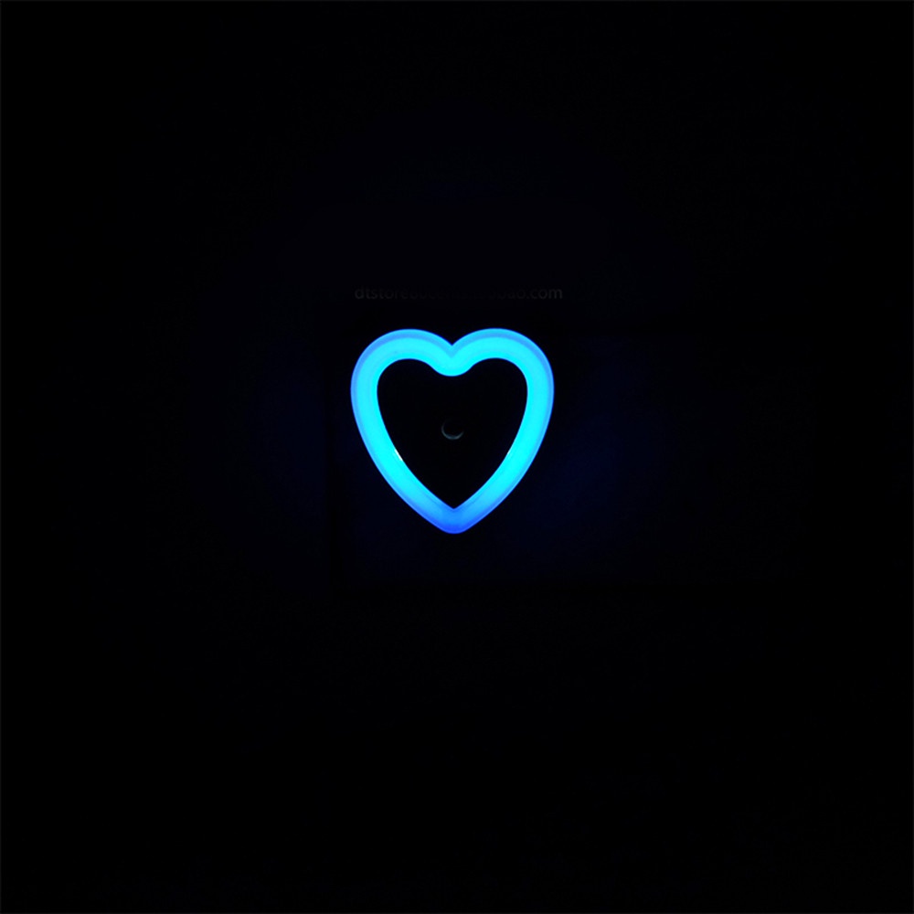 1pc Lampu Malam LED Bentuk Hati Dengan Sensor Otomatis Hemat Energi