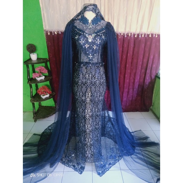 gaun slim berekor