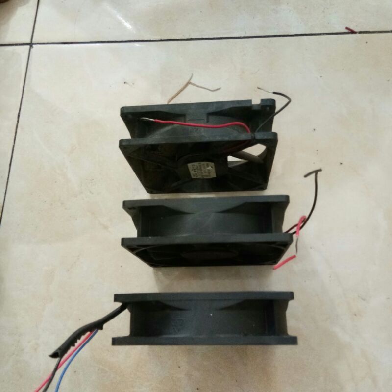 Kipas dc 12 volt ukuran 9cm x 9cm 0.60A kencang