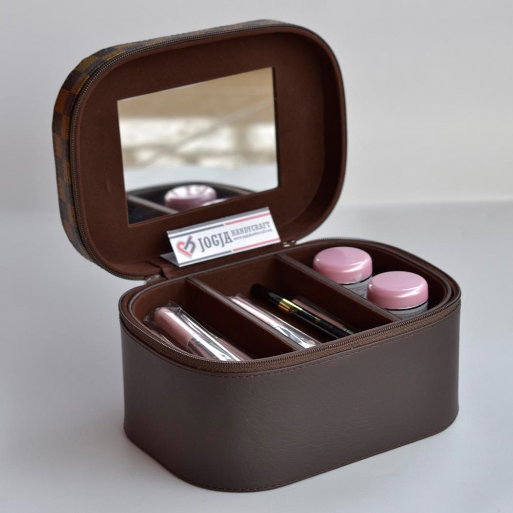 Tempat Make up Cantik / Tas Kosmetik Cantik Motif Damier / Beautycase / Cosmetic Pouch