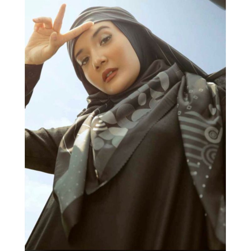 HIJAB DEENAY X ZASKIA SUNGKAR COSMO BLACK