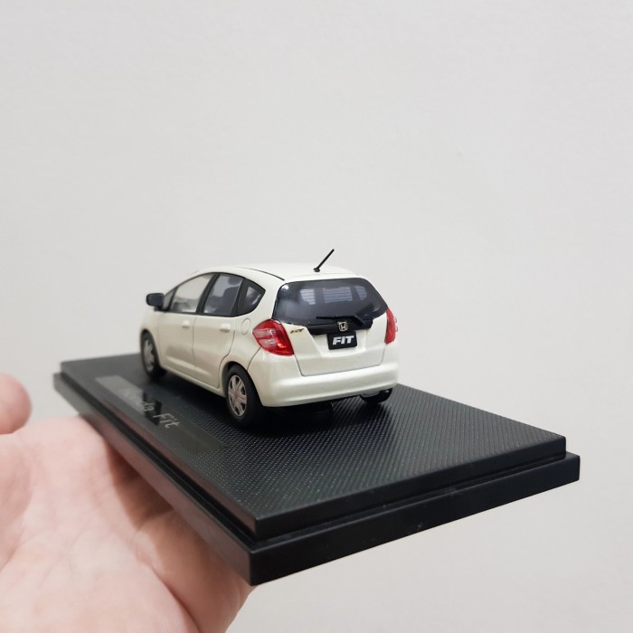 diecast ebbro 1/43 honda fit jazz ge8 white putih