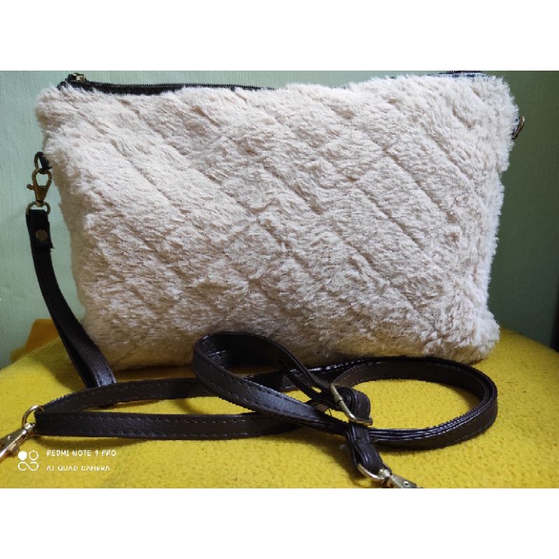 Tas Bulu bulu coklat Preloved