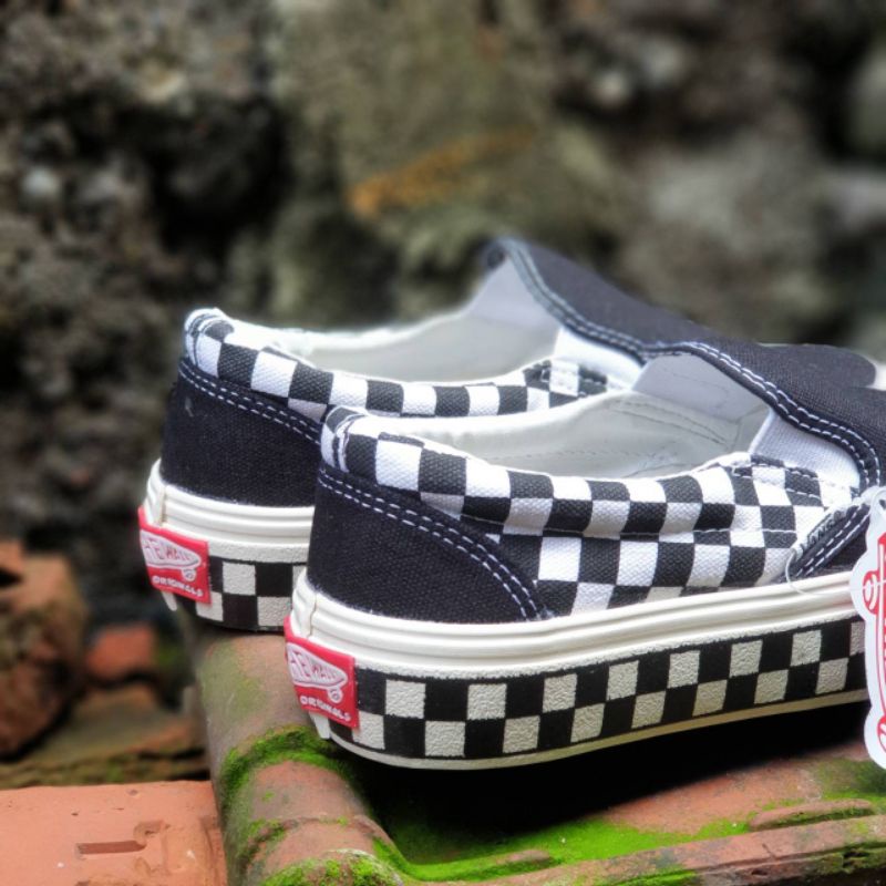 Sepatu VANS ChecBoard Slip On. Ukuran 36-43 unisex. Grade Ori