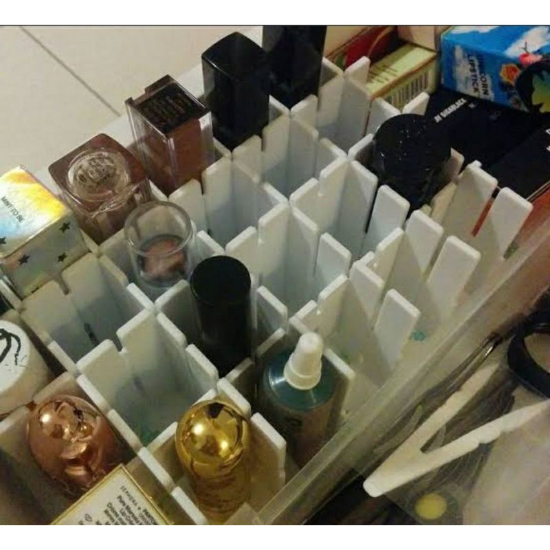 Daiso Adjustable Partition Partisi Sekat Laci Container Lemari