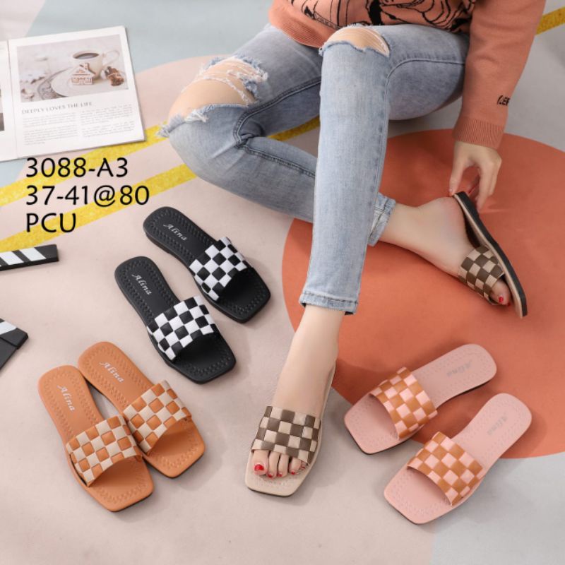 Sendal slop wanita terbaru inport motif catur nyaman.sandal jelly perempuan kekinian  2022 empuk.