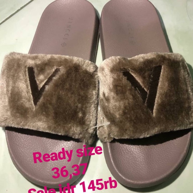 Sandal bulu vincci