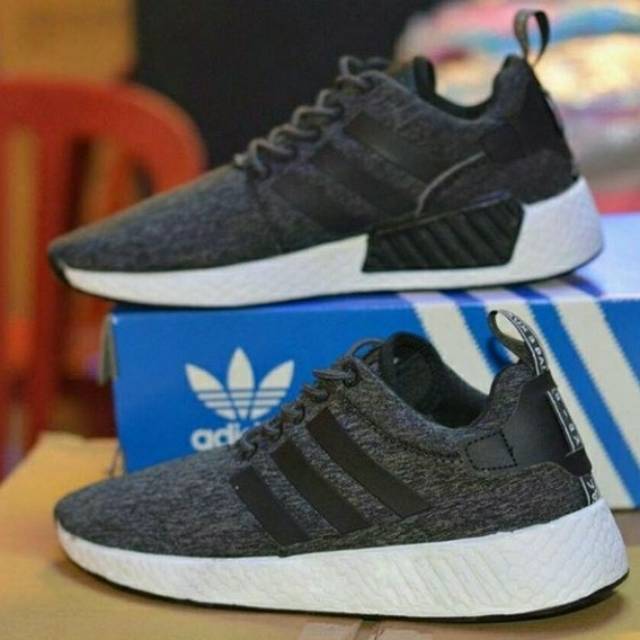 Adidas NMD R2