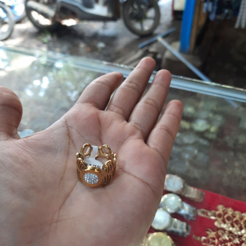 Cincin bulgari dan cincin gucci