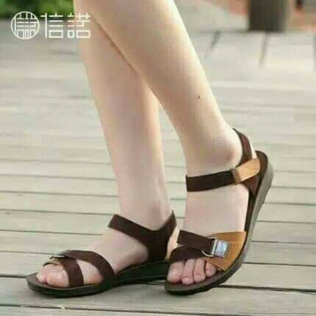 Sandal lasy