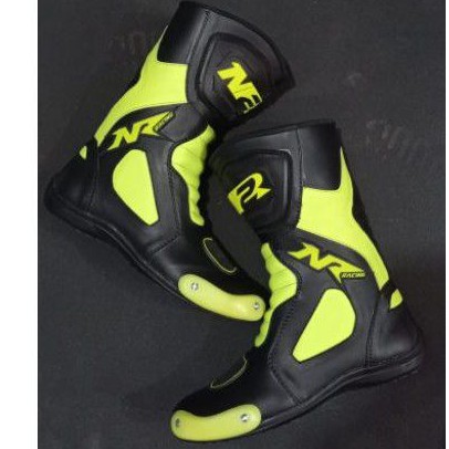 Sepatu balap road race