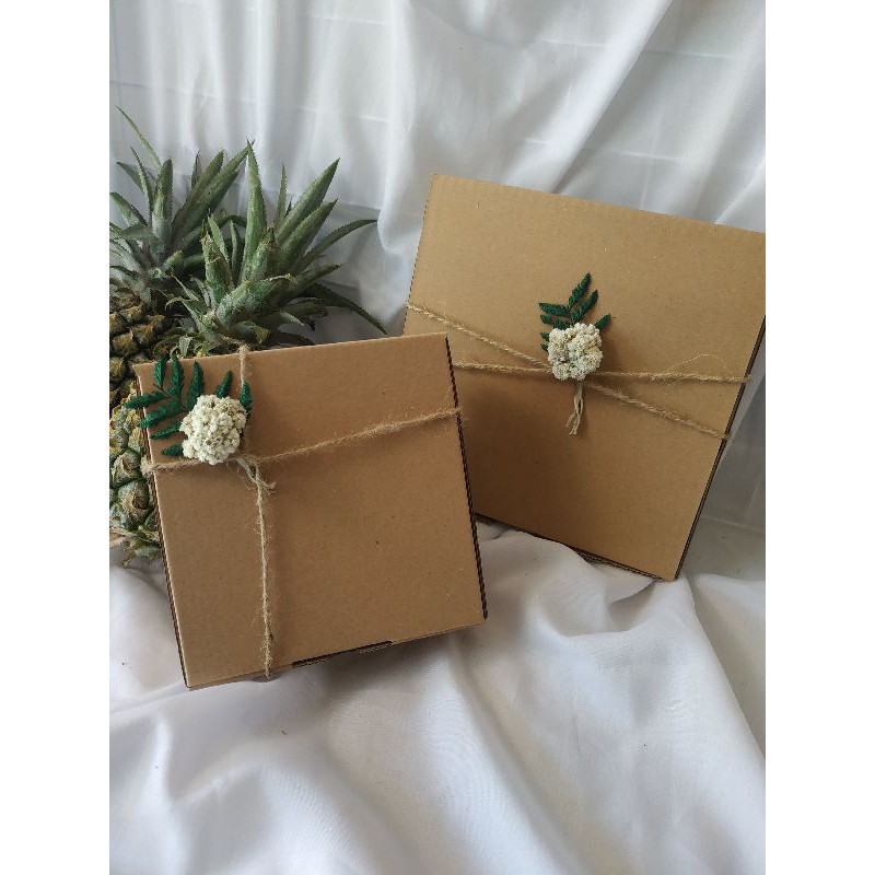 

paket box hampers rustik coklat/ pembungkus kado/ bunga ede + tali