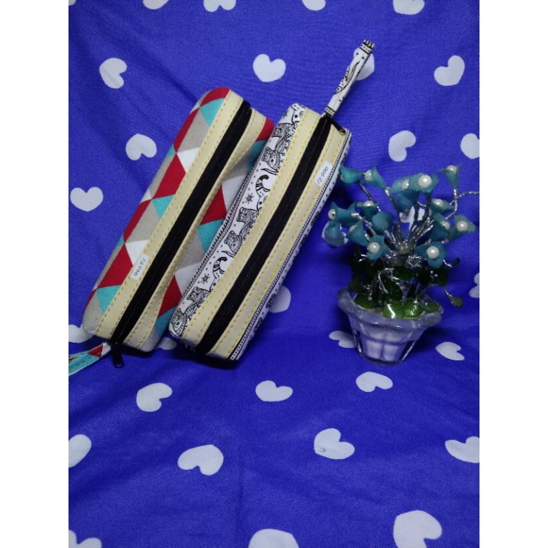 

Pouch Pensil Motif