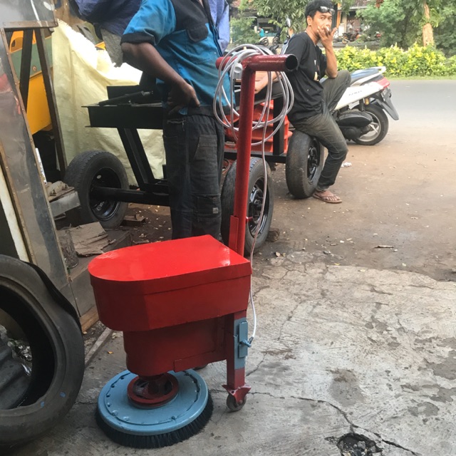 Mesin sikat karpet