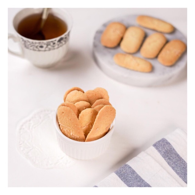 

Cheese Cat's Tongue Cookies