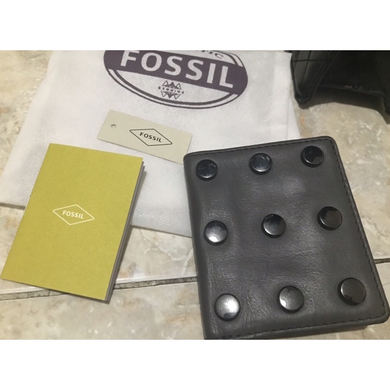 dompet fossil