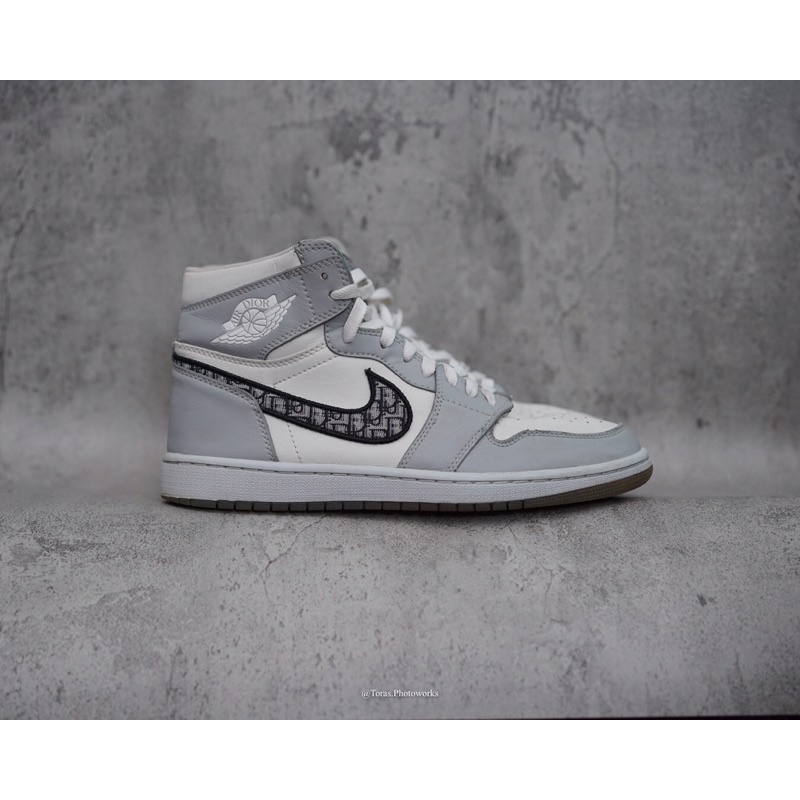 Jordan 1 Retro High x Dior