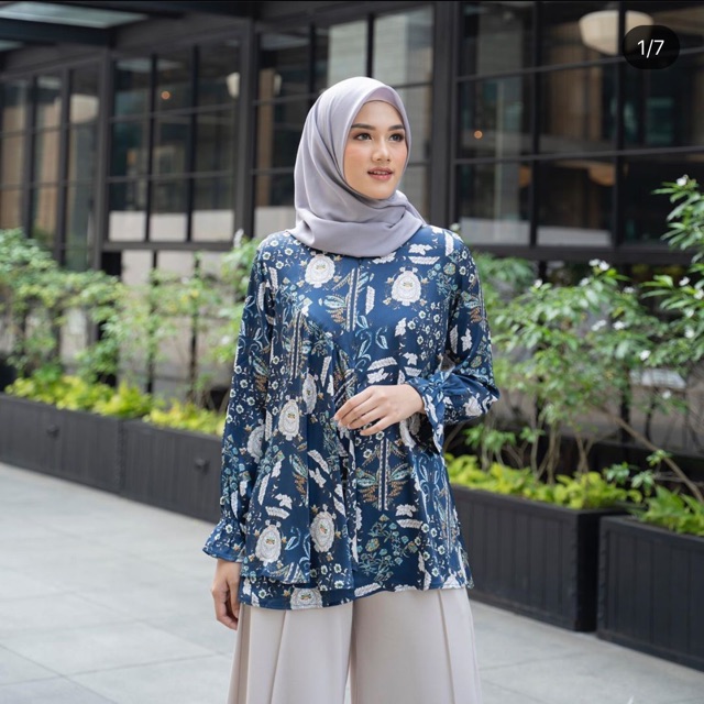 Kiara blouseby heaven lights