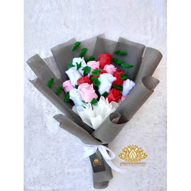 Hand Buket Bunga Mawar Flanel AB 530 Murah Unik Cantik