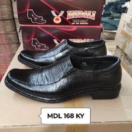 Sepatu pantofel kulit pria kantor,,sepatu kerja formal tampil lebih keren