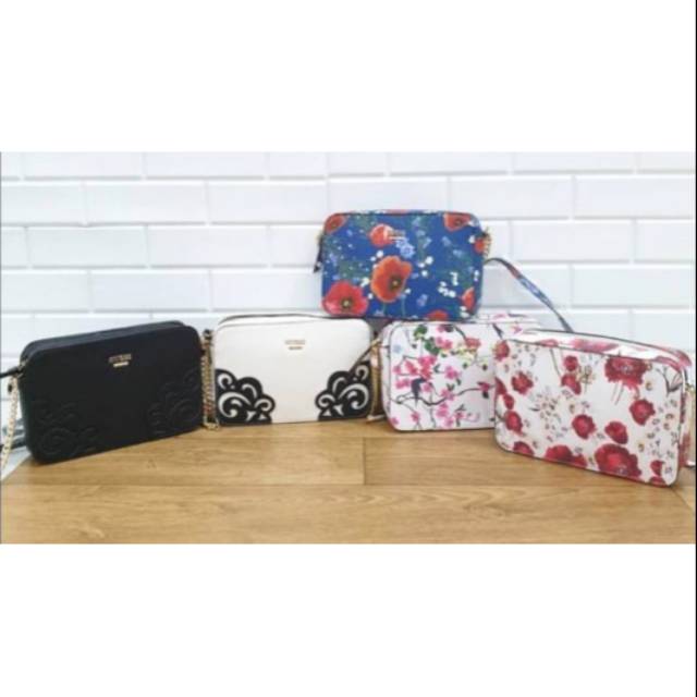 guess camera bag