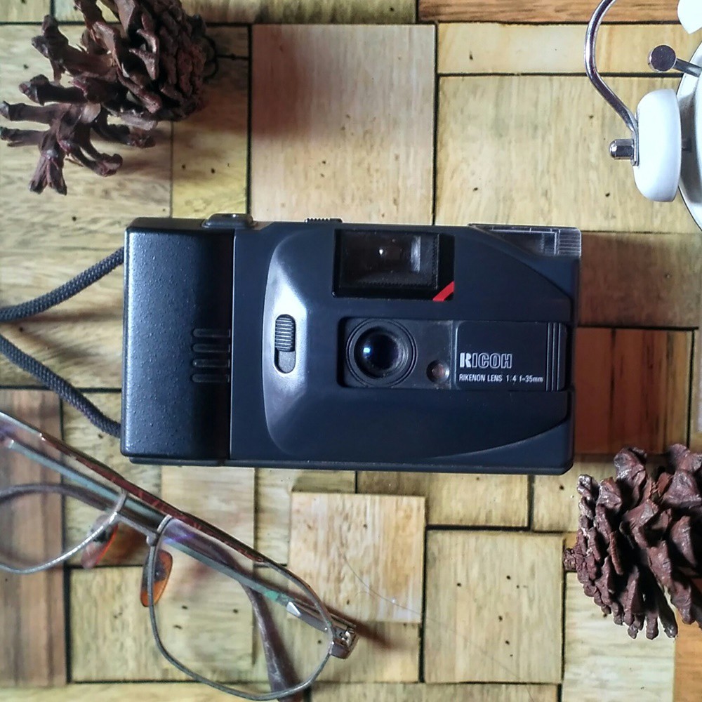 Ricoh YF 20 Kamera Pocket Analog Film Manual Jadul Klasik Antik Retro Koleksi Properti Dekorasi