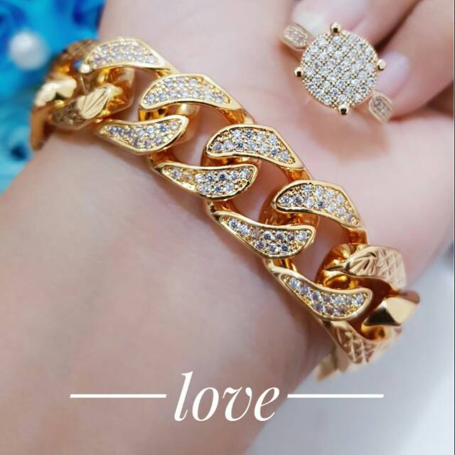 gelang tangan rantait emas dan cincin cantik wanita dewasa